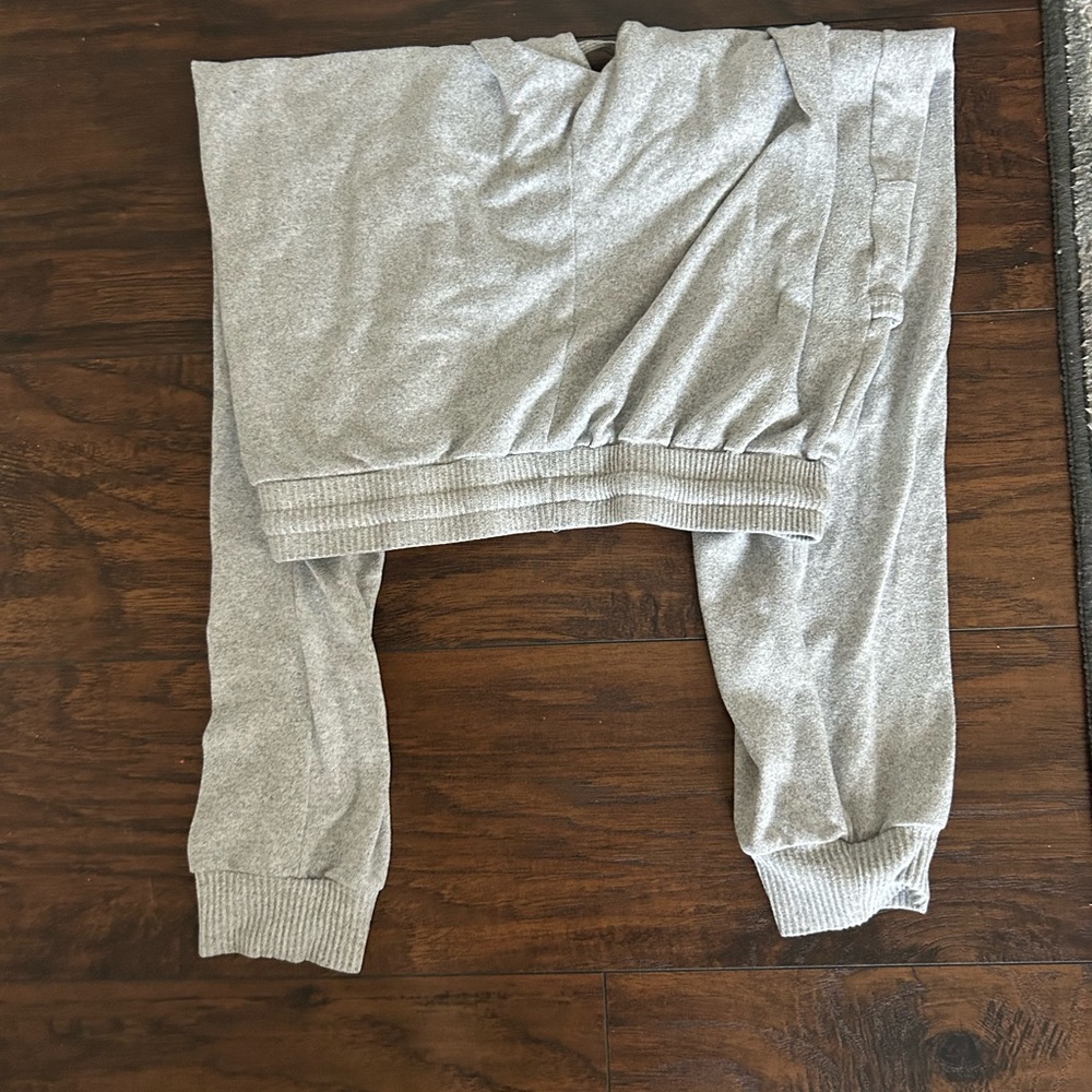 grey sweatpants